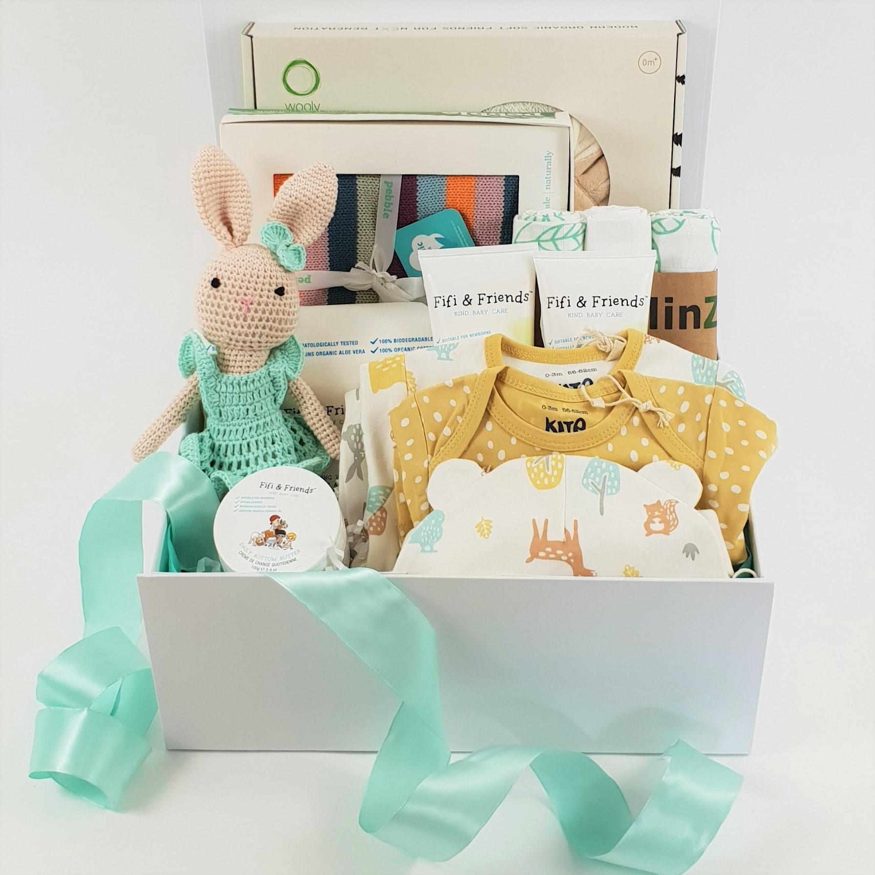 welcome-to-the-world-deluxe-new-baby-gift-box-natural-baby-box