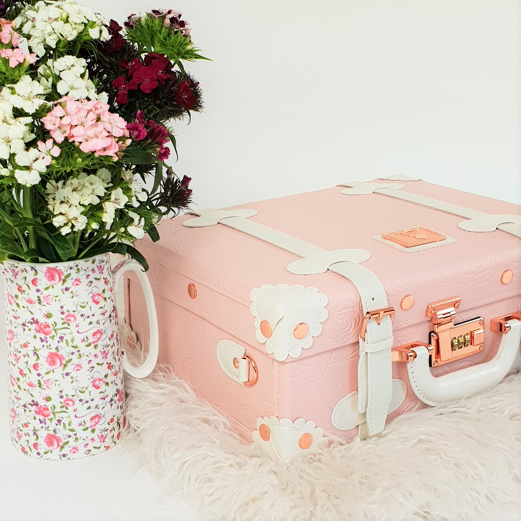 Vintage Style Baby Keepsake Case naturalbabybox.co.uk