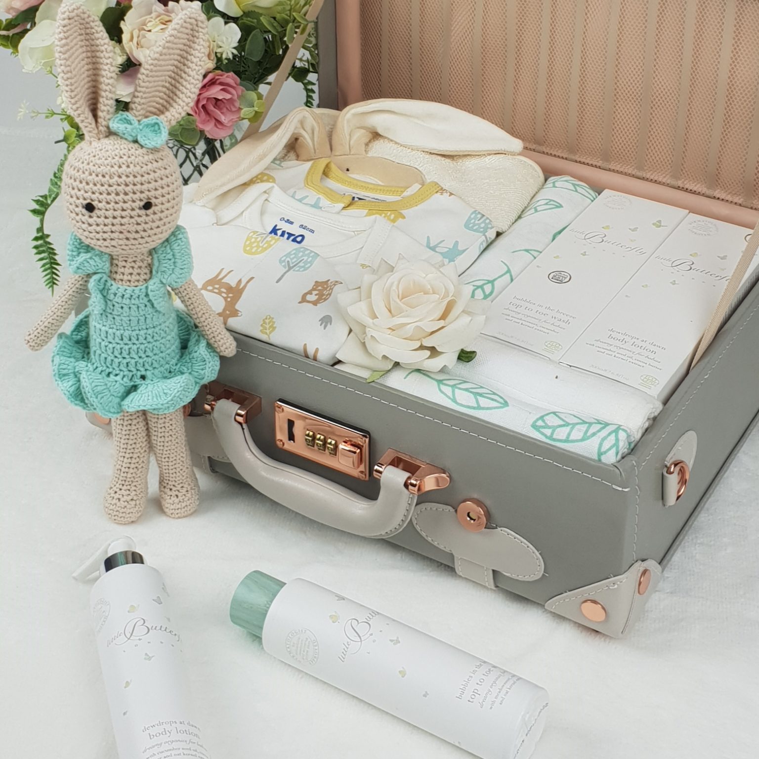 Luxury Unisex Baby Gift Collection naturalbabybox.co.uk